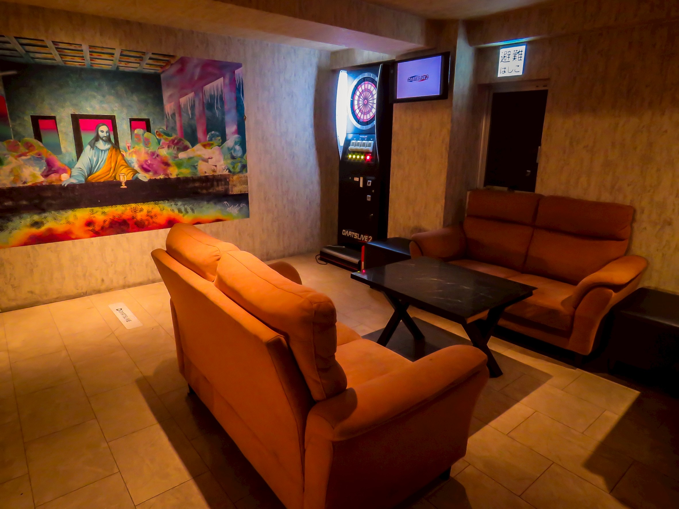 bar lit店内 - ダーツとソファ席